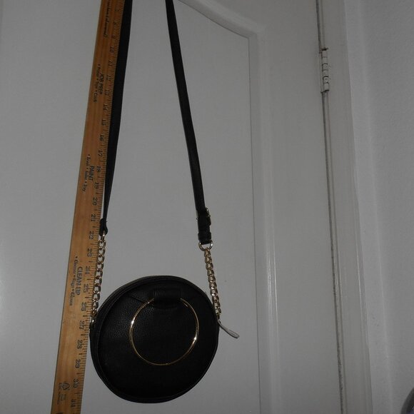 MARC NEW YORK ROUND CROSSBODY/SHOULDER BAG BLK & GOLD TONE HARDWARE FAUX LEATHER - Picture 8 of 16